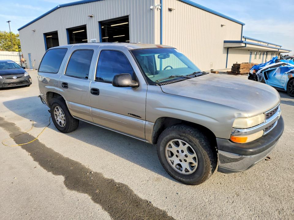 Photo 4 from auction – 2001 CHEVROLET TAHOE with VIN 1GNEC13TX1J111411