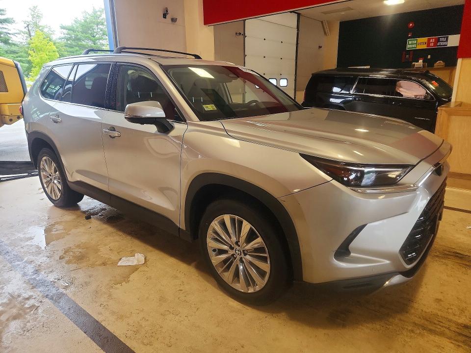 Photo 4 from auction – 2024 TOYOTA GRAND HIGHLANDER with VIN 5TDAAAB53RS043774