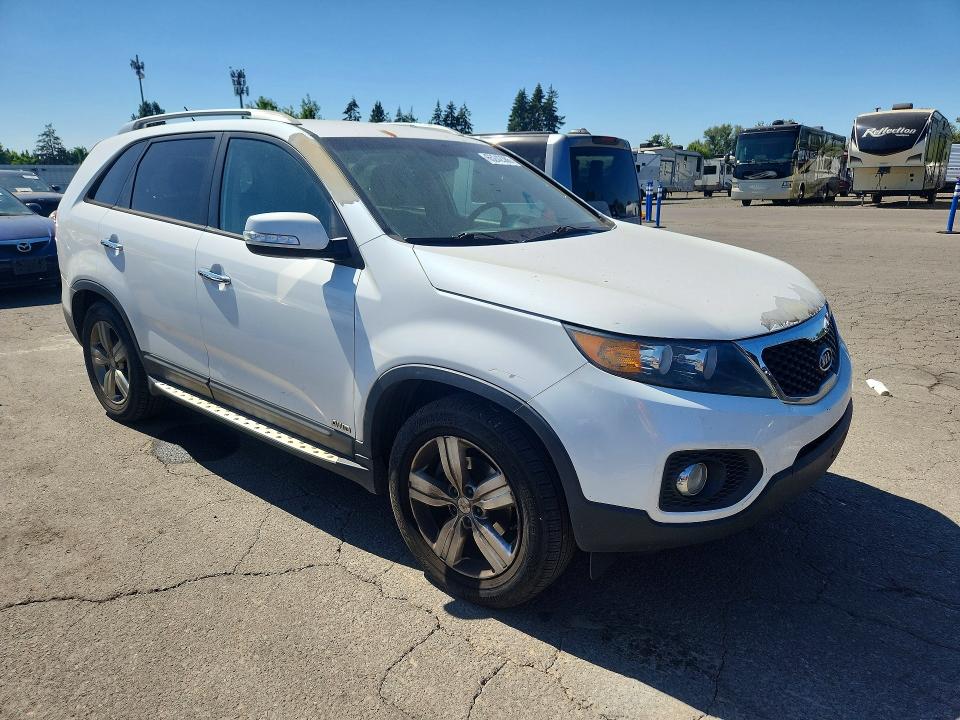 Photo 4 from auction – 2013 KIA SORENTO with VIN 5XYKUDA63DG344901
