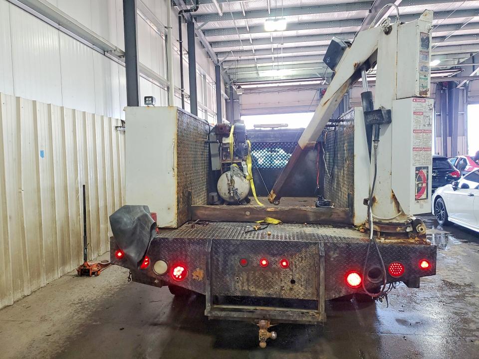 صورة رقم 6 من المزاد - 2002 FORD F550 مع VIN 1FDAW57S92ED68542