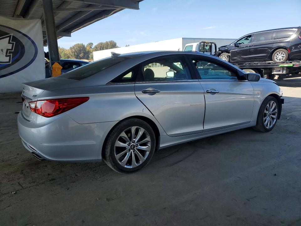 Photo 3 from auction – 2012 HYUNDAI SONATA with VIN 5NPEC4AB3CH352968