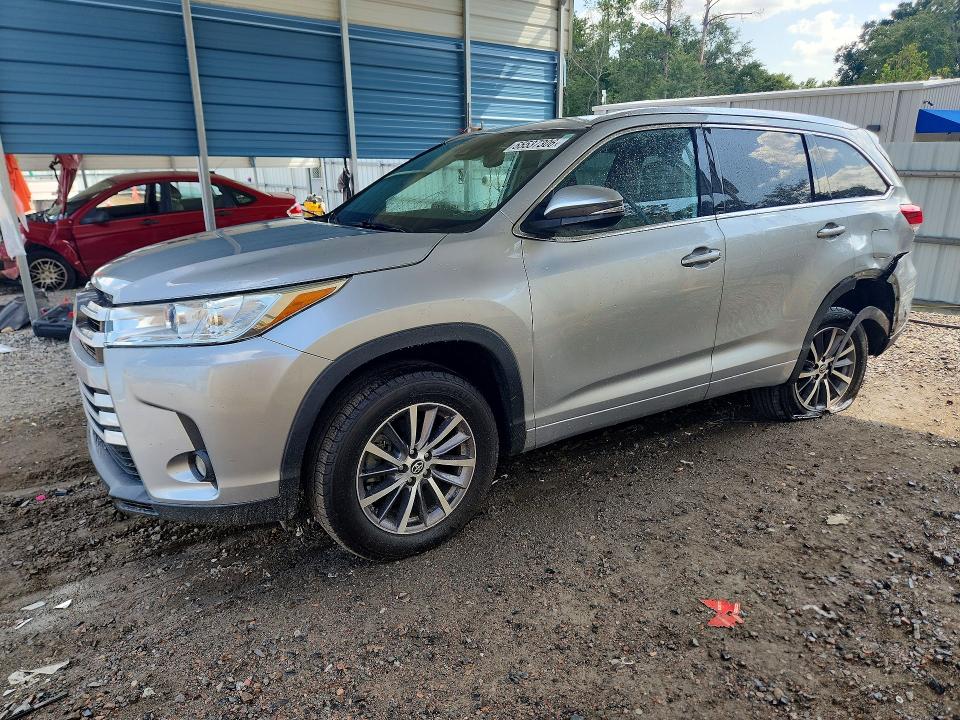 TOYOTA HIGHLANDER 2018 с VIN 5TDKZRFH3JS548119 - Снимка от търг