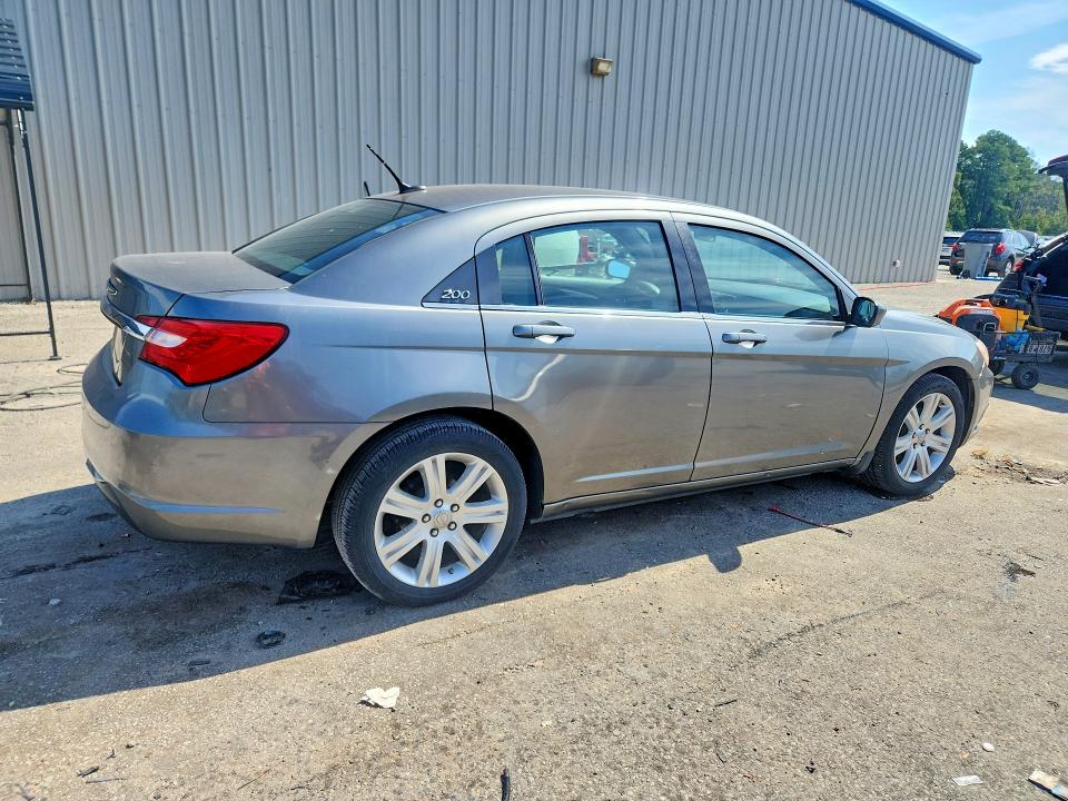 Photo 3 from auction – 2012 CHRYSLER 200 with VIN 1C3CCBAB6CN318300