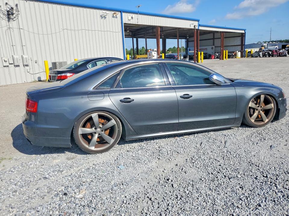Foto 3 de la subasta – 2014 AUDI S8 con VIN WAUD2AFD1EN007994