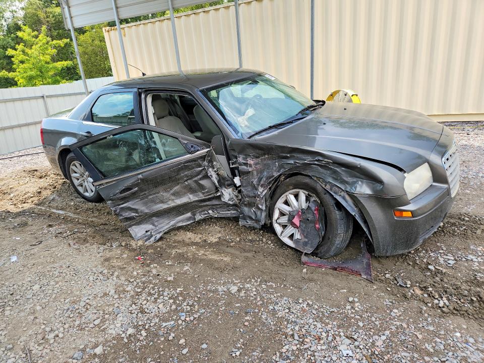 Photo 4 from auction – 2008 CHRYSLER 300 with VIN 2C3KA43R28H133605