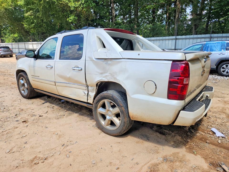 Photo 2 from auction – 2011 CHEVROLET AVALANCHE with VIN 3GNTKGE31BG388607