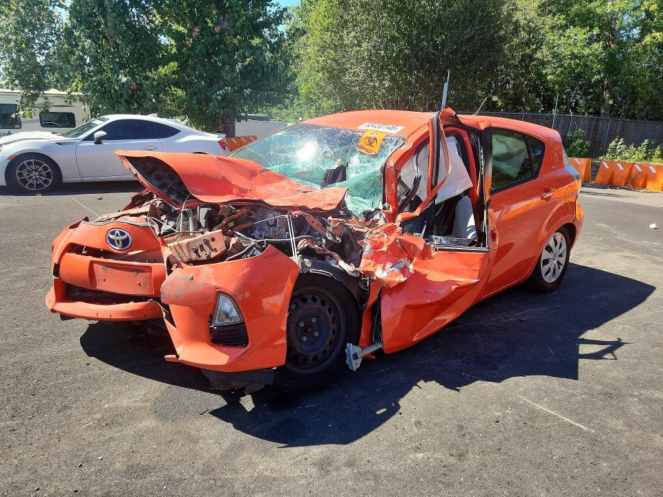 TOYOTA PRIUS C 2012 с VIN JTDKDTB36C1021231 - Снимка от търг