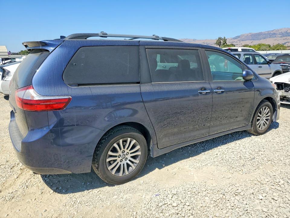 Фото 3 с аукциона – 2018 TOYOTA SIENNA с VIN 5TDYZ3DC8JS928331