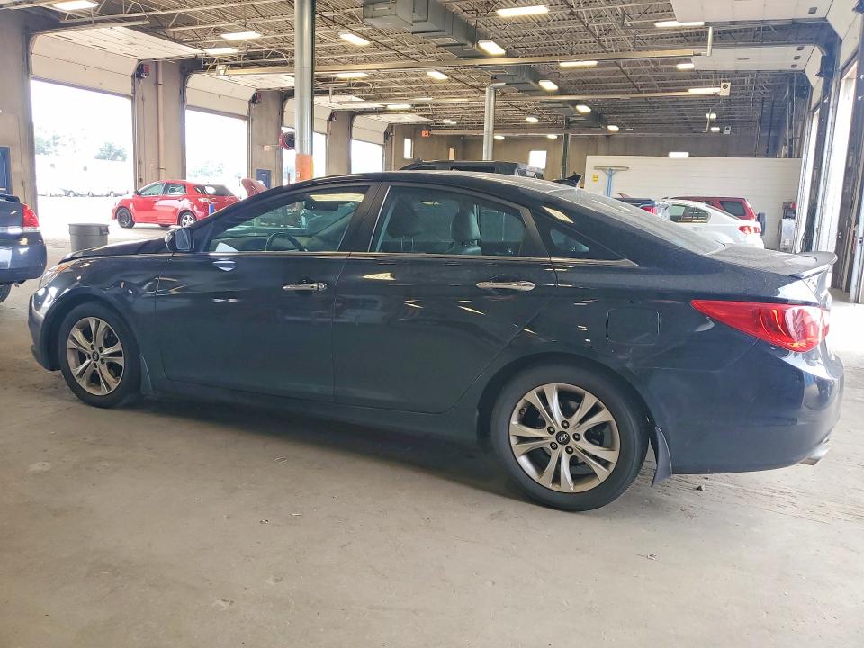 Photo 2 from auction – 2011 HYUNDAI SONATA with VIN 5NPEC4AB0BH294011