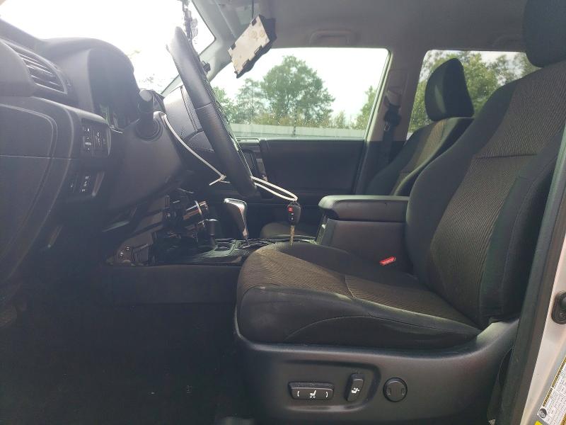 Photo 7 from auction – 2020 TOYOTA 4RUNNER with VIN JTEBU5JR5L5772729