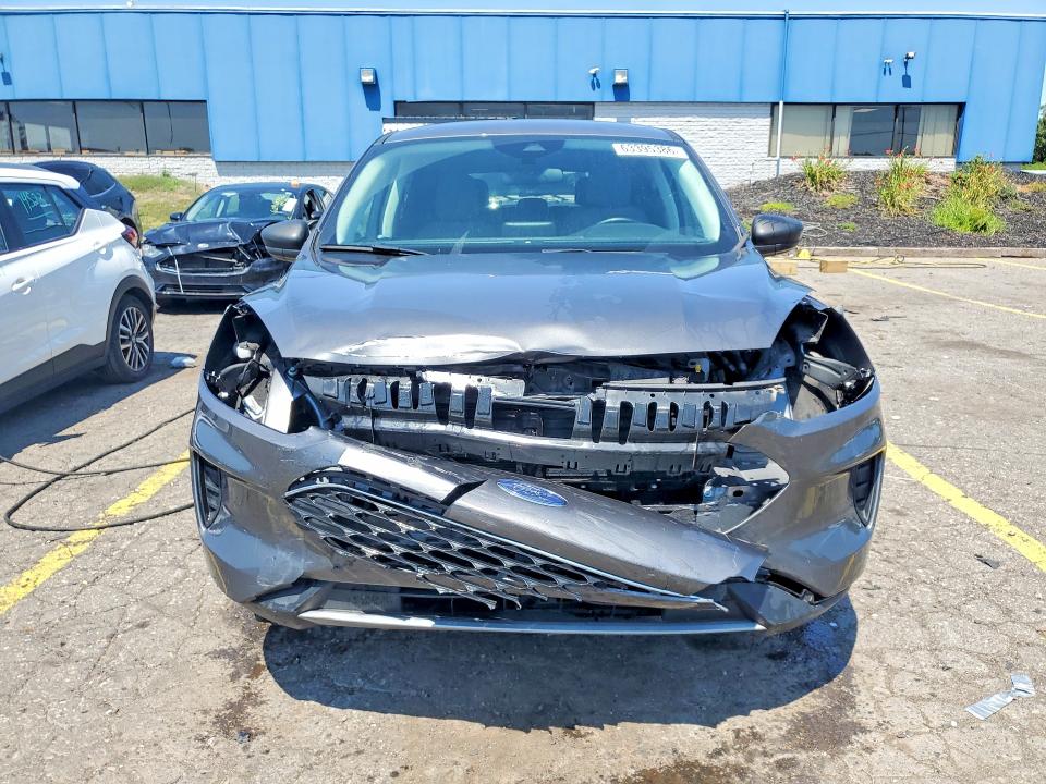 Photo 5 from auction – 2022 FORD ESCAPE with VIN 1FMCU9G63NUB69974