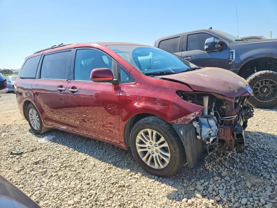 Photo 4 from auction – 2011 TOYOTA SIENNA with VIN 5TDYK3DCXBS050990