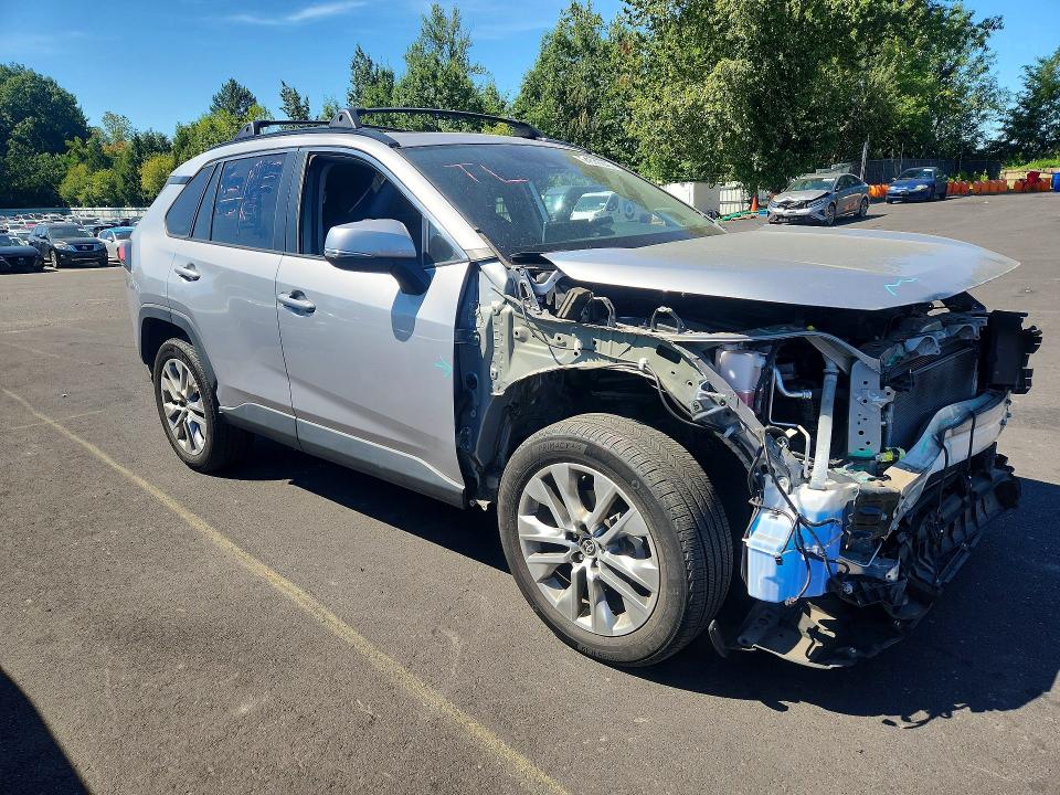 Photo 4 from auction – 2022 TOYOTA RAV4 with VIN 2T3A1RFV9NC289182