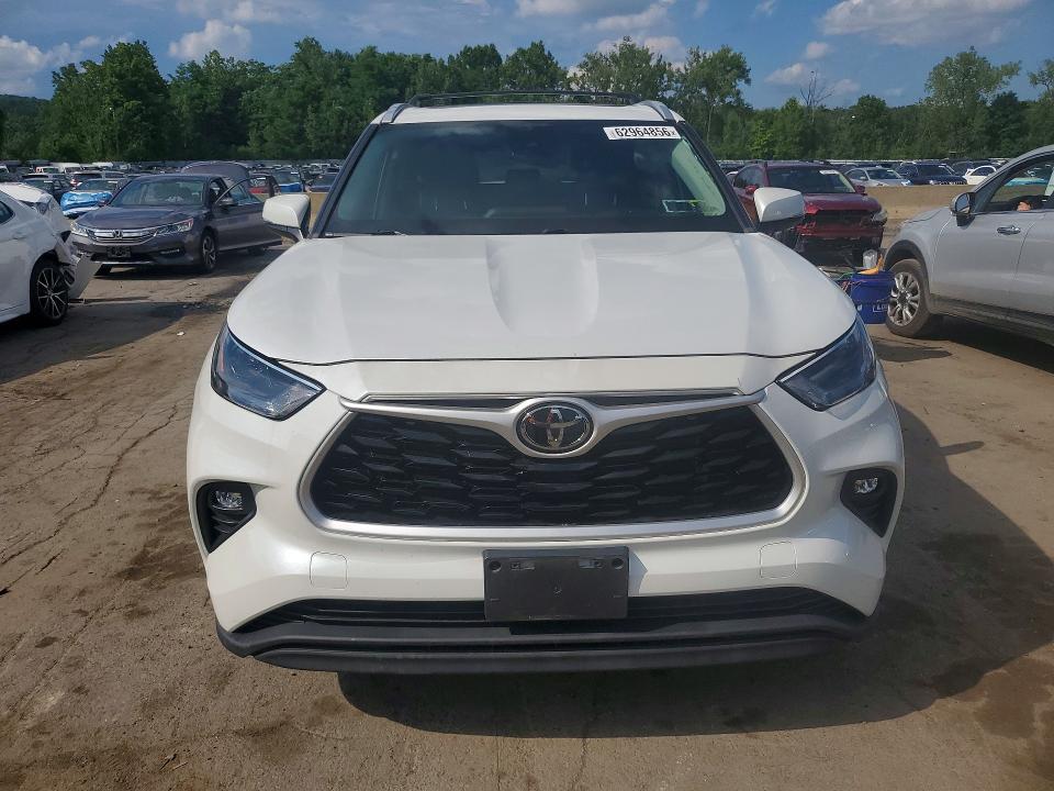 Photo 5 from auction – 2022 TOYOTA HIGHLANDER with VIN 5TDGZRBH7NS569086