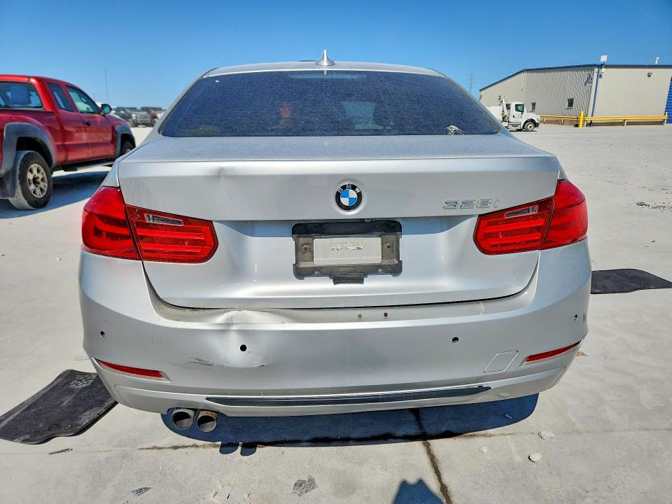 Photo 6 from auction – 2016 BMW 328 with VIN WBA8E9C53GK648105