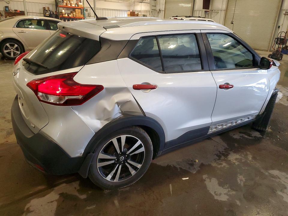 Снимка 3 от търг – 2018 NISSAN KICKS с VIN 3N1CP5CU0JL497224