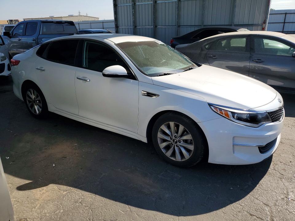 Photo 4 from auction – 2016 KIA OPTIMA with VIN 5XXGT4L37GG069618