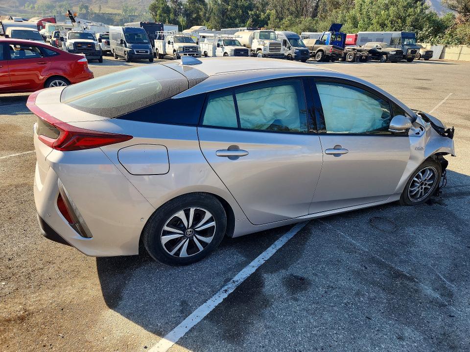 Photo 3 from auction – 2017 TOYOTA PRIUS PRIME with VIN JTDKARFP2H3002874