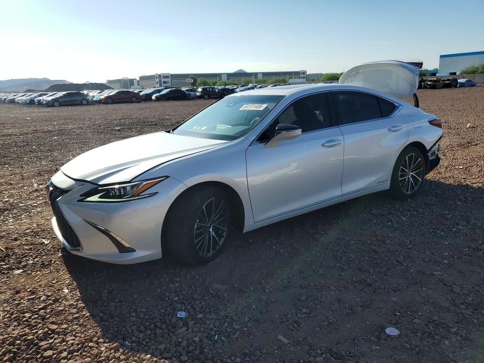 LEXUS ES 300H 2022 مع رقم تعريف المركبة 58ADA1C15NU014327 - صورة من المزاد