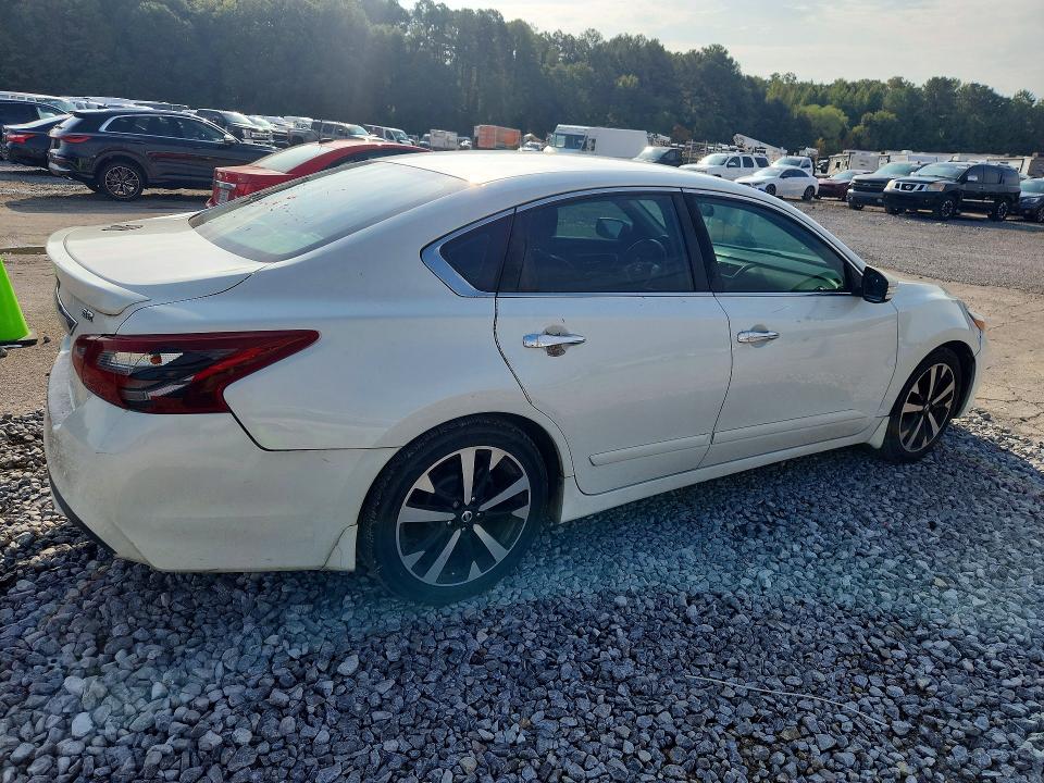 Photo 3 from auction – 2018 NISSAN ALTIMA with VIN 1N4AL3AP4JC104943