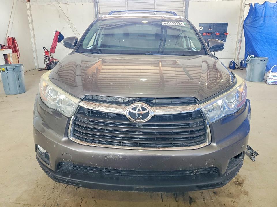 Photo 5 from auction – 2016 TOYOTA HIGHLANDER with VIN 5TDBKRFHXGS293840