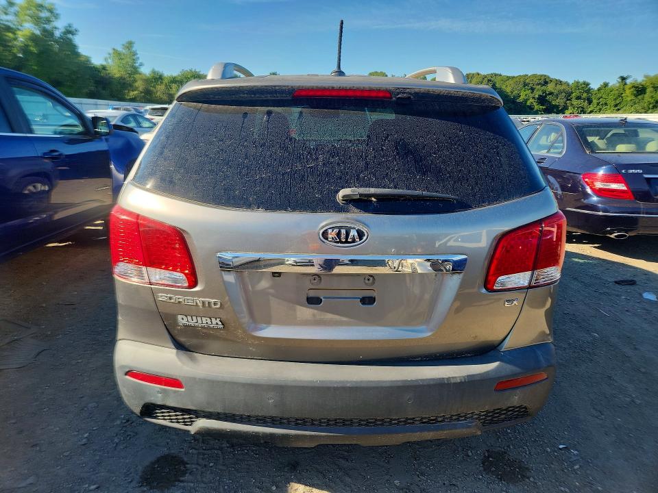 Photo 6 from auction – 2011 KIA SORENTO with VIN 5XYKU3A11BG006330