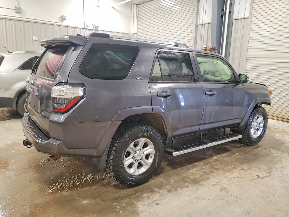 Photo 3 from auction – 2020 TOYOTA 4RUNNER with VIN JTEBU5JR7L5833711