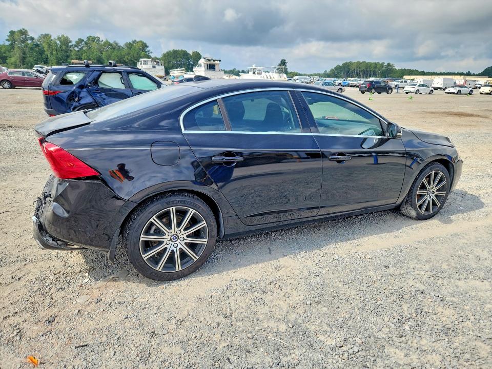 Photo 3 from auction – 2016 VOLVO S60 with VIN LYV402FK3GB092921
