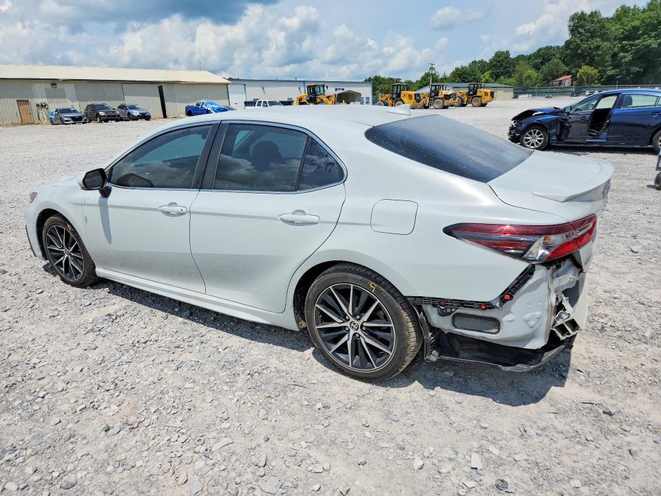 Photo 2 from auction – 2022 TOYOTA CAMRY with VIN 4T1G11AK8NU008358