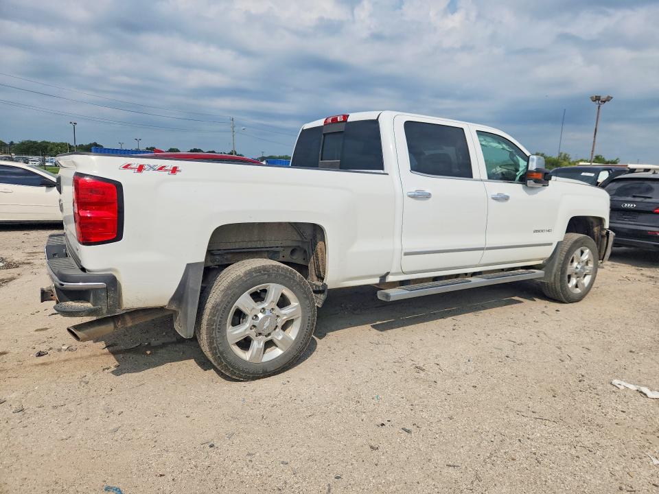 Photo 3 from auction – 2017 CHEVROLET SILVERADO with VIN 1GC1KWEG9HF201573