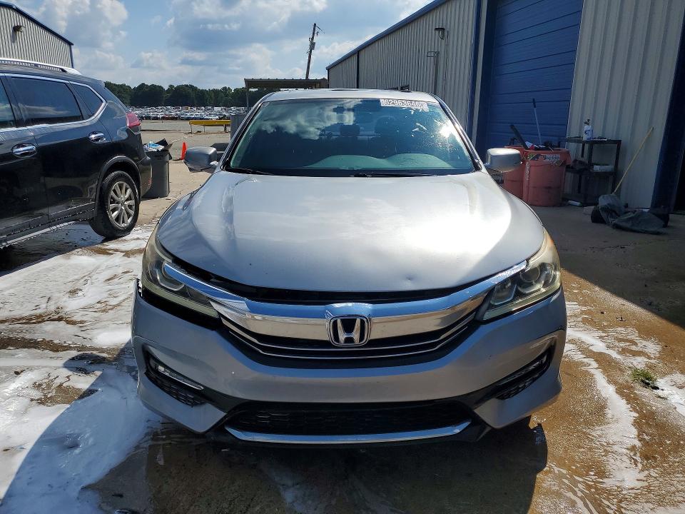 Photo 5 from auction – 2017 HONDA ACCORD with VIN 1HGCR2F71HA151603