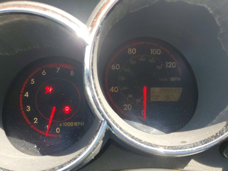 Photo 9 from auction – 2004 TOYOTA MATRIX with VIN 2T1KR32E24C183163