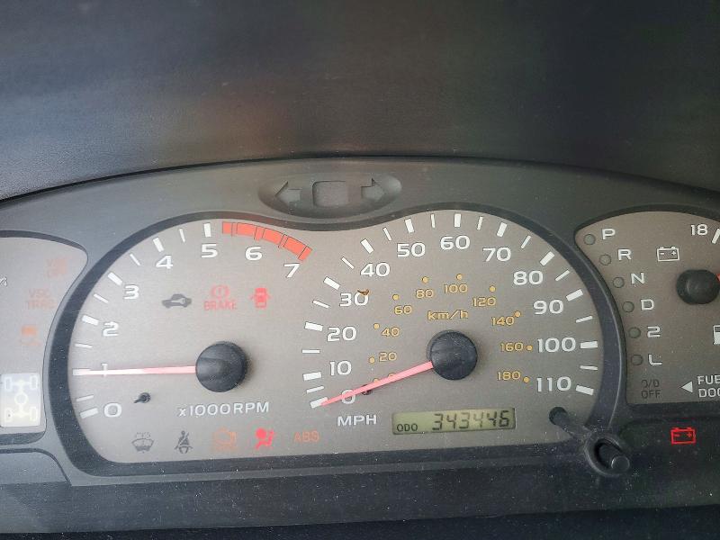Photo 9 from auction – 2001 TOYOTA SEQUOIA with VIN 5TDBT44A01S025506
