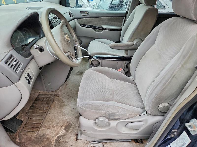 Photo 7 from auction – 2004 TOYOTA SIENNA with VIN 5TDZA23C44S033947