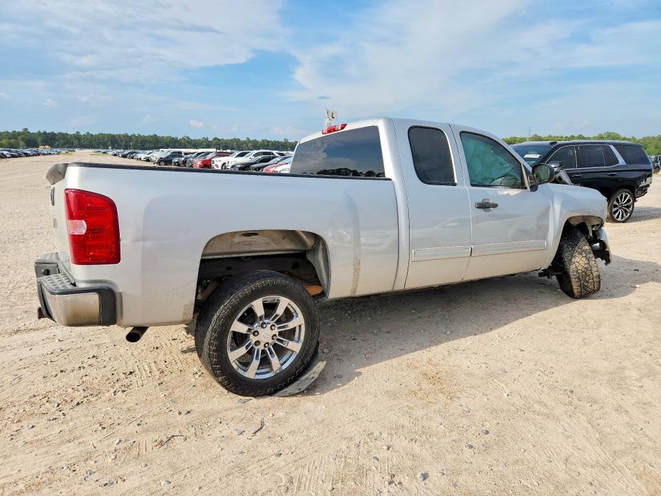 Photo 3 from auction – 2011 CHEVROLET SILVERADO with VIN 1GCRCSE09BZ228225