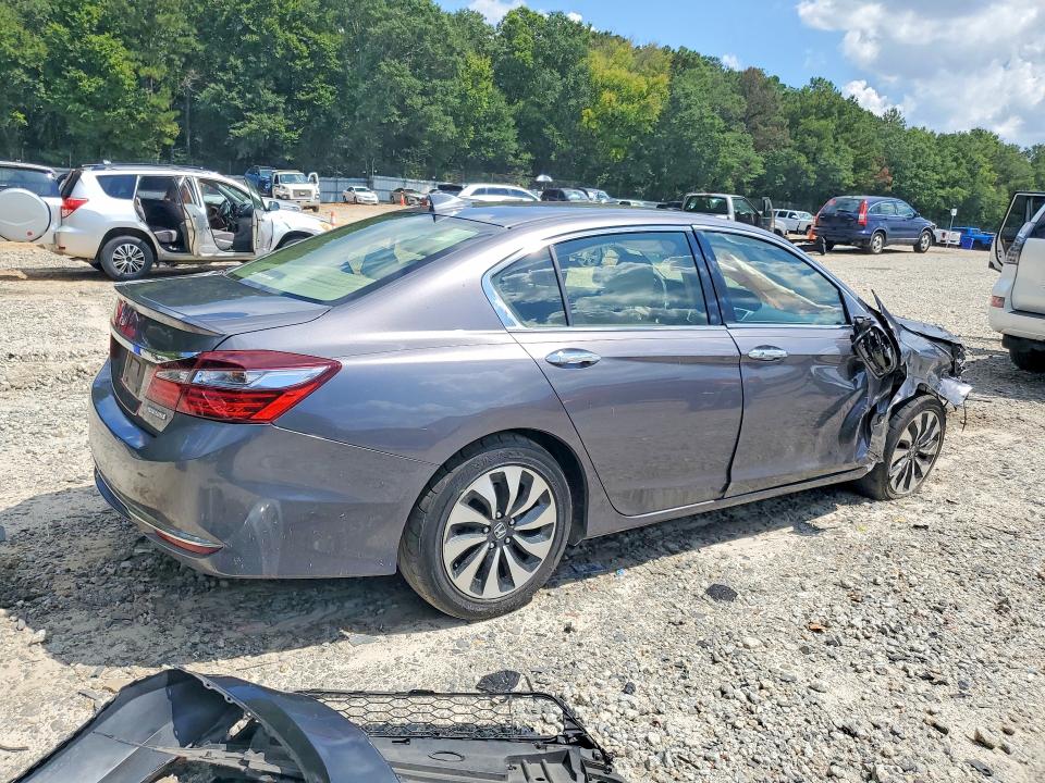 Photo 3 from auction – 2017 HONDA ACCORD with VIN JHMCR6F52HC011535