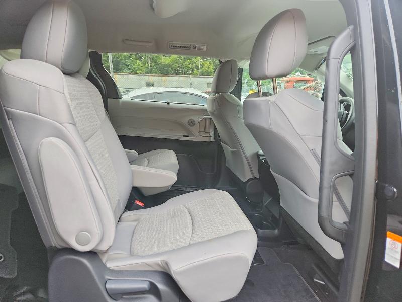 Photo 10 from auction – 2026 TOYOTA SIENNA with VIN 5TDKRKEC6TS298262