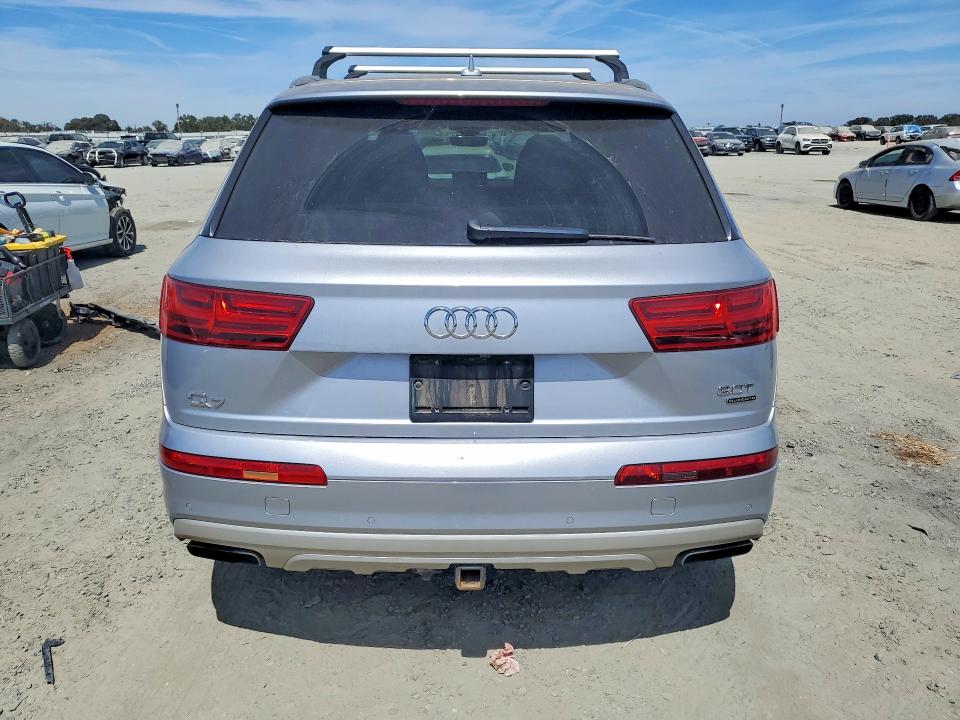 Zdjęcie 6 z aukcji – 2018 AUDI Q7 z VIN WA1AAAF72JD050236