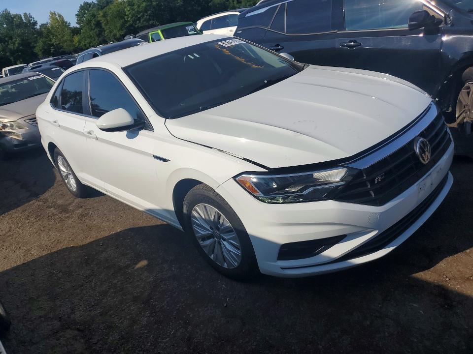Photo 4 from auction – 2019 VOLKSWAGEN JETTA with VIN 3VWC57BU0KM060025