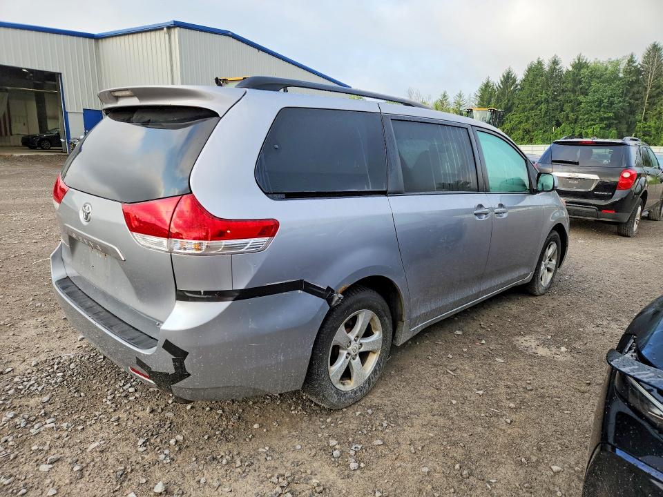 Photo 3 from auction – 2011 TOYOTA SIENNA with VIN 5TDKK3DC5BS031009