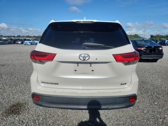 Photo 6 from auction – 2019 TOYOTA HIGHLANDER with VIN 5TDKZRFH0KS567180