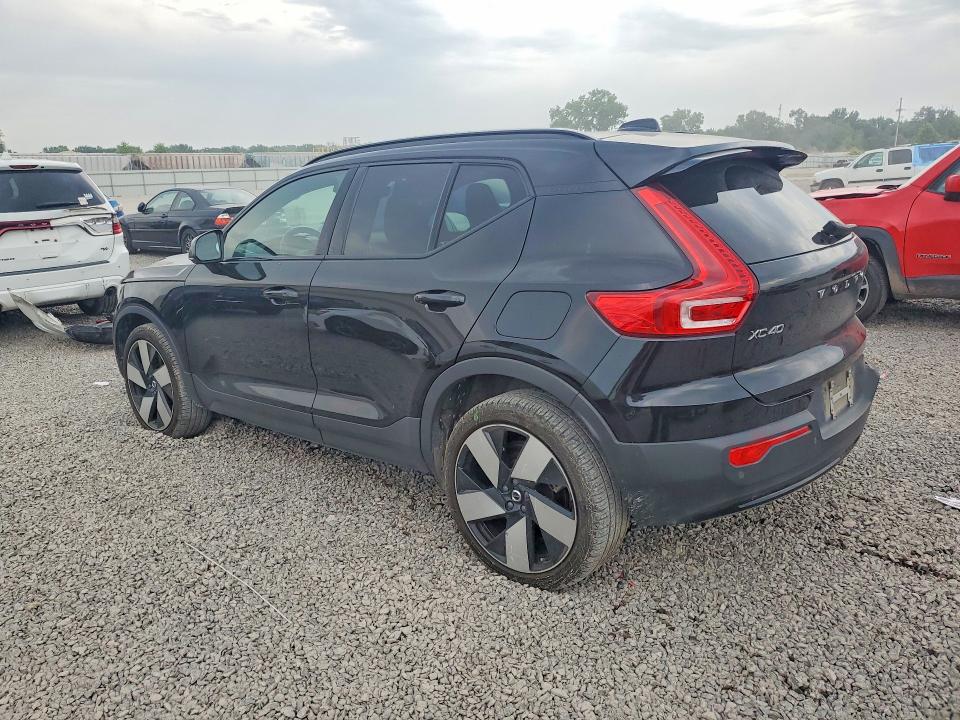 Photo 2 from auction – 2023 VOLVO XC40 with VIN YV4ED3UM8P2109181