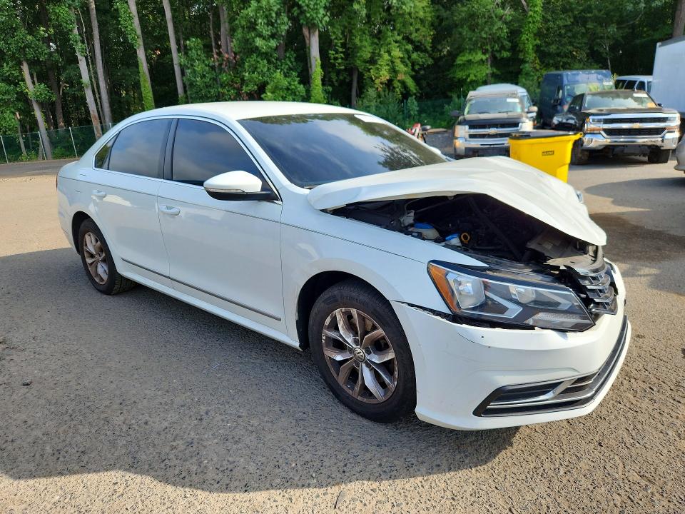 Снимка 4 от търг – 2016 VOLKSWAGEN PASSAT с VIN 1VWAT7A31GC049419