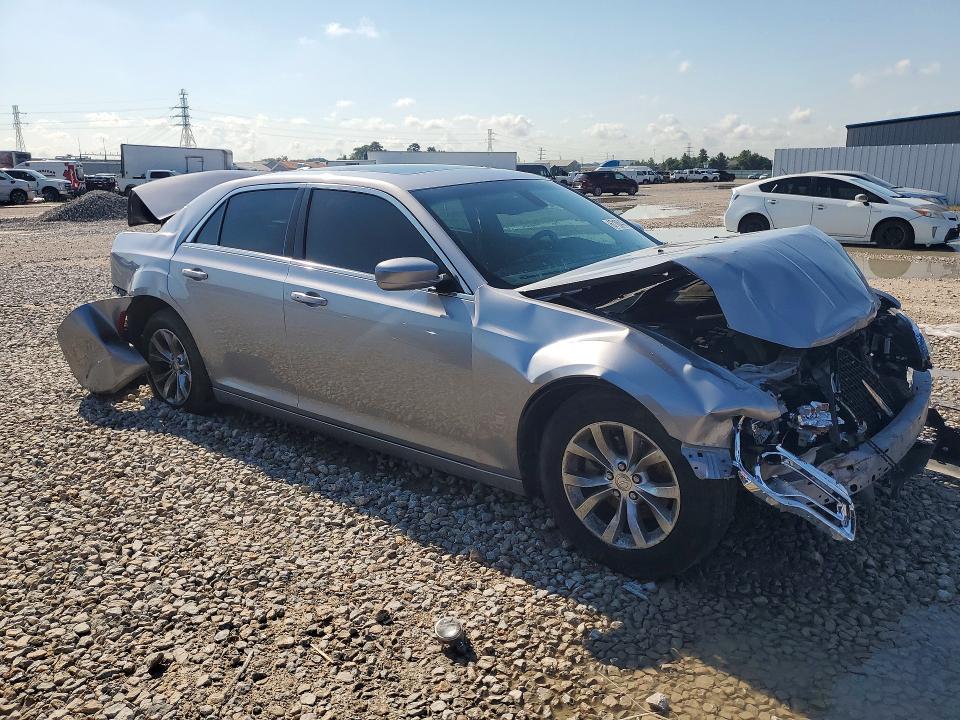 Photo 4 from auction – 2015 CHRYSLER 300 with VIN 2C3CCAAG4FH853676