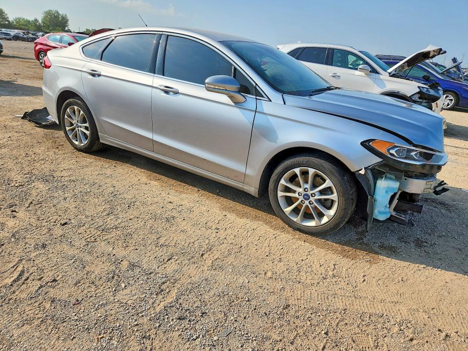 Photo 4 from auction – 2020 FORD FUSION with VIN 3FA6P0SU2LR158470