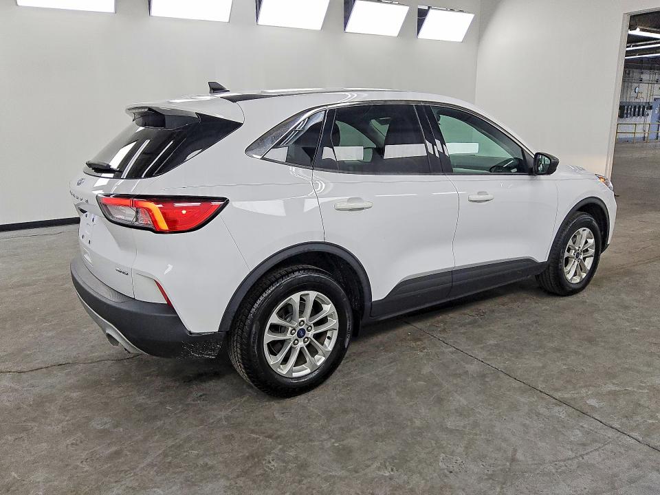 Photo 3 from auction – 2022 FORD ESCAPE with VIN 1FMCU9G60NUA11656