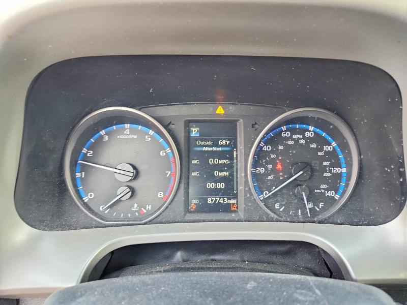 Photo 9 from auction – 2018 TOYOTA RAV4 with VIN 2T3BFREV7JW725950