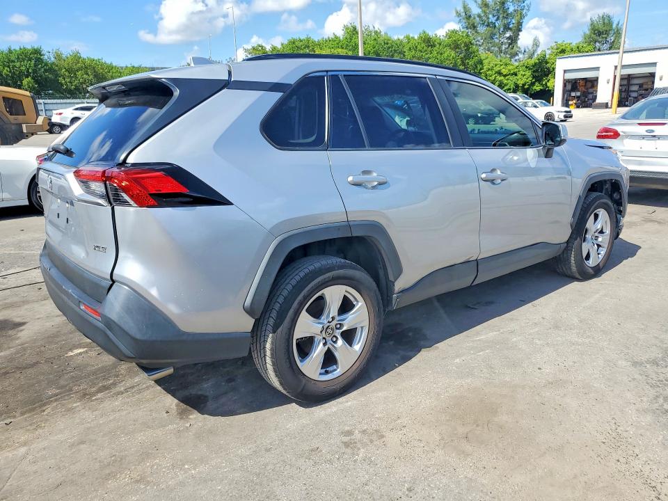 Photo 3 from auction – 2020 TOYOTA RAV4 with VIN JTMW1RFV2LJ018500