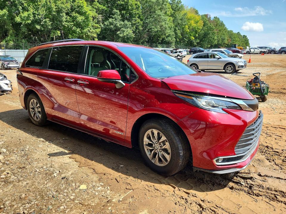 Photo 4 from auction – 2021 TOYOTA SIENNA with VIN 5TDYRKEC5MS005205