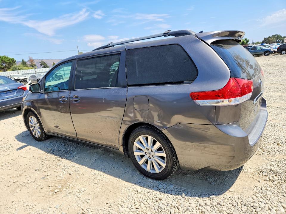 Photo 2 from auction – 2011 TOYOTA SIENNA with VIN 5TDDK3DCXBS022895